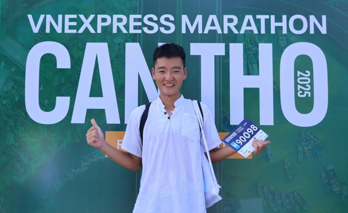 Kento hào hứng tham gia cự ly 42km sáng 14/9. Ảnh: Hải Long