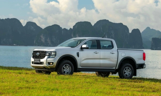 Một mẫu Ford Ranger lăn bánh tại Quảng Ninh. Ảnh: FVN
