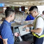 Điểm tin 17h: Người dân không cần xuất trình giấy tờ đã có trên VNeID | Chính phủ: Đánh thuế thu nhập từ mua bán vàng để hạn chế đầu cơ