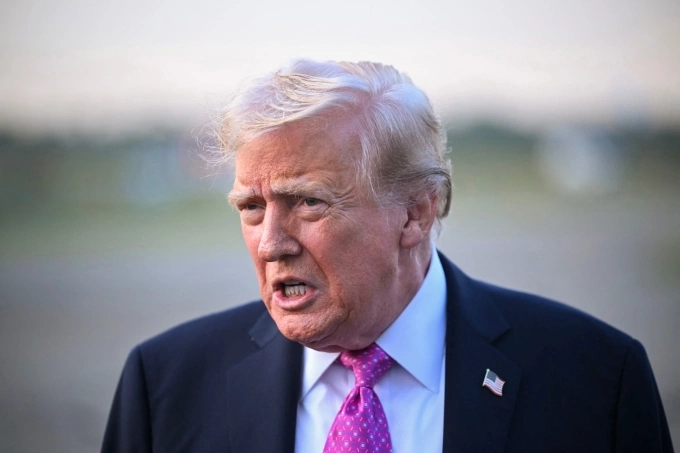 Tổng thống Mỹ Donald Trump trả lời báo chí tại sân bay ở Morristown, bang New Jersey ngày 14/9. Ảnh: AFP