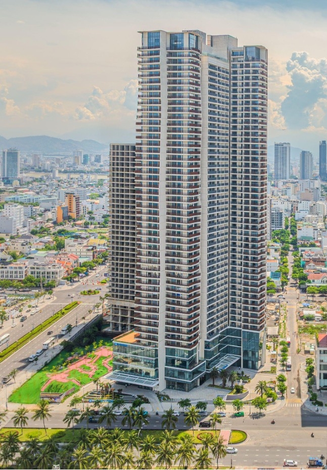 Tòa D The Soleil Da Nang sở hữu vị trí đắc địa bên bờ biển Mỹ Khê. Ảnh: Soleil Danang