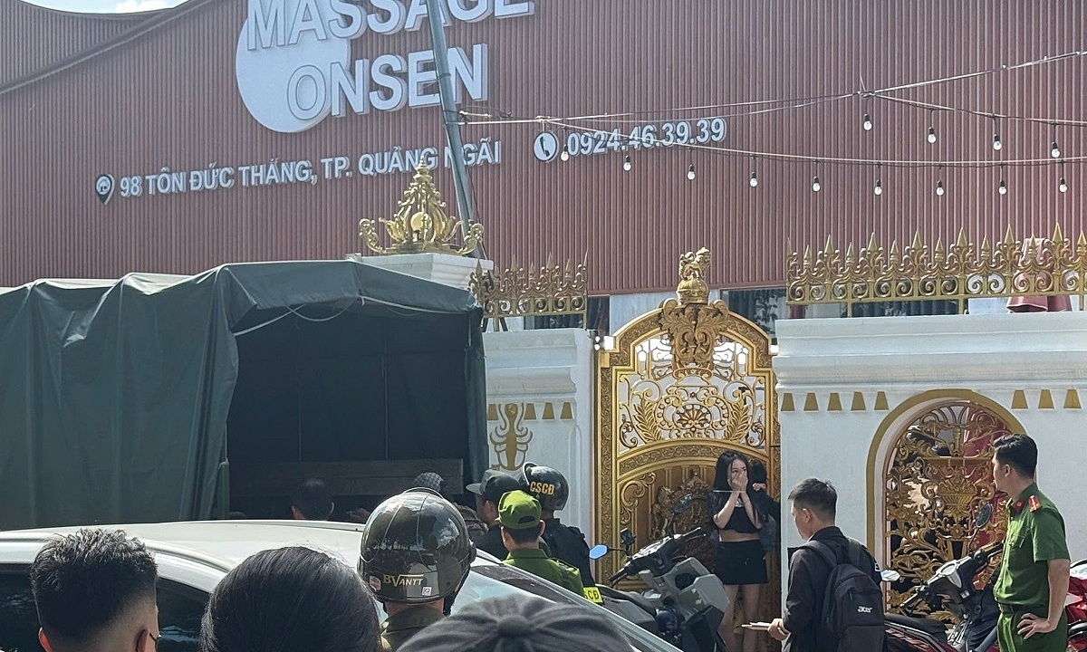 Cảnh sát phong tỏa karaoke lớn nhất Quảng Ngãi, bắt hơn 50 người