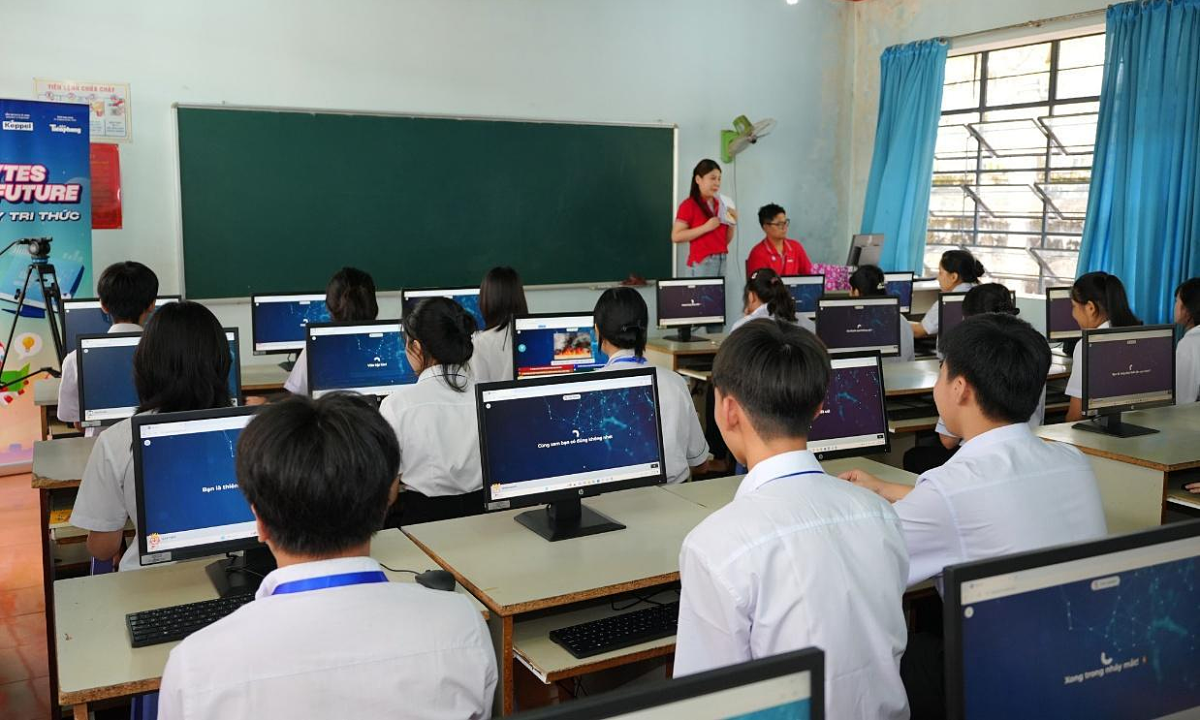 Keppel tặng máy tính, thiết bị học tập cho điểm trường khó khăn