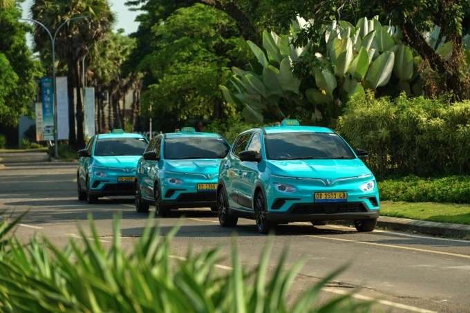 Taxi điện Green SM trên đường phố Indonesia. Ảnh: GSM