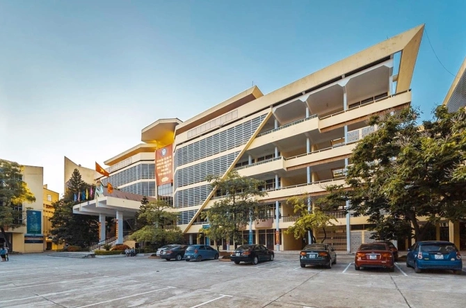 Tòa nhà chính của Học viện Tài chính. Ảnh: AOF
