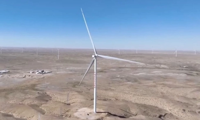 Trang trại điện gió ở Ganqimaodu, Nội Mông, sử dụng turbine công suất 10 MW. Ảnh: CCTV