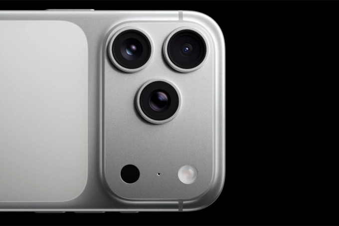 Cụm ba camera với 8 tiêu cự trên máy iPhone 17 Pro Max. Ảnh: Apple
