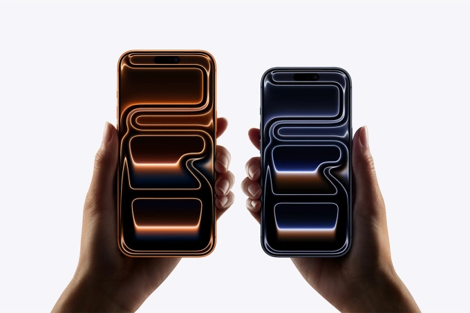 iPhone 17 Pro Max màu cam vũ trụ. Ảnh: Apple