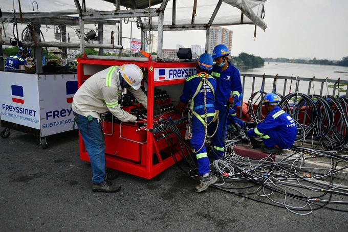 Hệ thống thiết bị, móc được huy động đến công trường để thi công, tháng 9/2025. Ảnh: Giang Anh