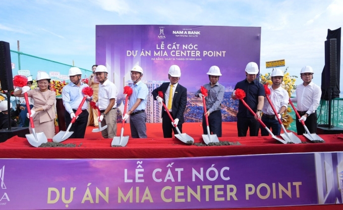 Mia Center Point cất nóc sáng ngày 16/9. Ảnh: Mia Center Point