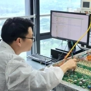 Điểm tin 21h: Cảnh sát giải cứu 2 người Trung Quốc bị đồng hương 'bắt cóc' | Chứng khoán giảm mạnh