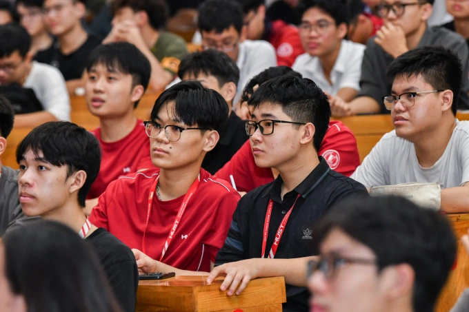 Sinh viên Đại học Bách khoa Hà Nội trong buổi ra mắt chương trình. Ảnh: HUST