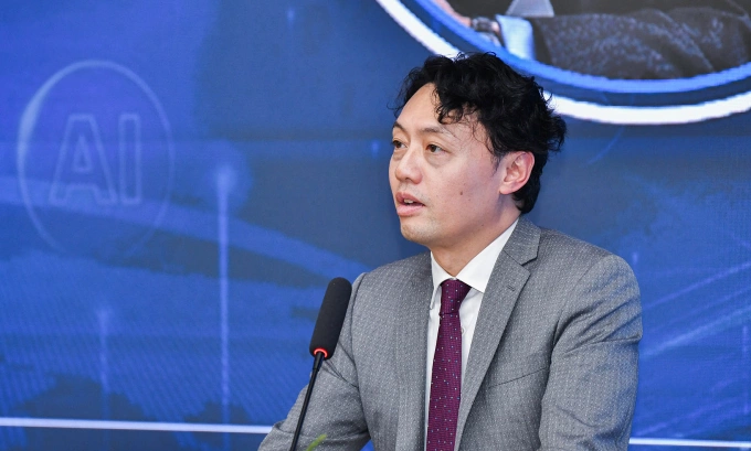 GS Yutaka Matsuo trong lễ ra mắt chương trình Global Consumer Intelligence (GCI) tại Đại học Bách khoa Hà Nội chiều 17/9. Ảnh: HUST
