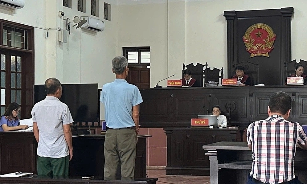 Trưởng thôn 'vụ lợi cho tập thể' bị tuyên phạm tội lạm quyền