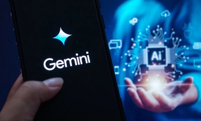 Logo Google Gemini trên website cho smartphone. Ảnh: Bảo Lâm