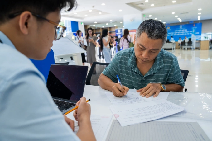 Trung tâm phục vụ hành chính công Hà Nội. Ảnh: Tùng Đinh