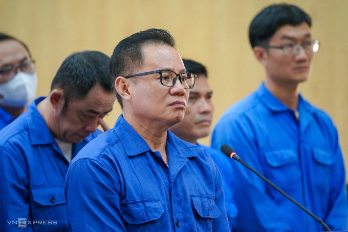 Bị cáo Phạm Công Tuyến khi được thẩm tra lý lịch tại tòa. Ảnh: Trường Hà
