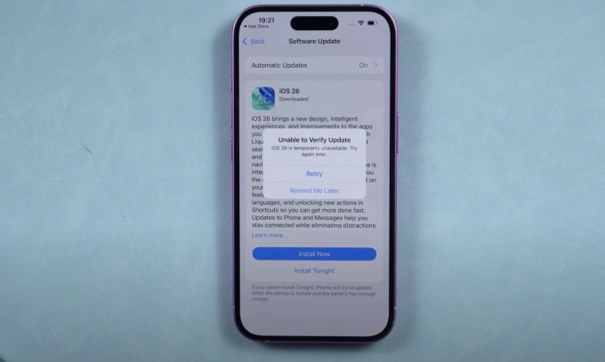 Một chiếc iPhone gặp lỗi không thể cập nhật iOS 26. Ảnh: YouTube/ TenorshareOfficial