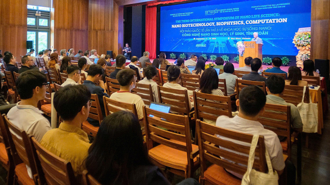 Hơn 100 nhà khoa học bàn về sự sống nano ở Quy Nhơn. Ảnh: ICISE