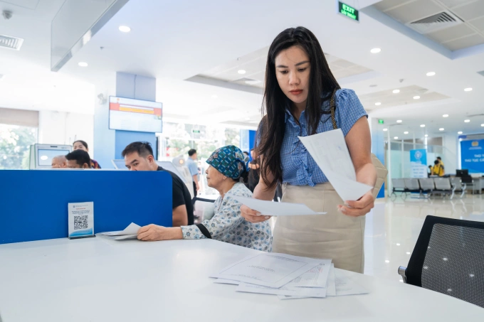 Trung tâm phục vụ hành chính công Hà Nội. Ảnh: Tùng Đinh
