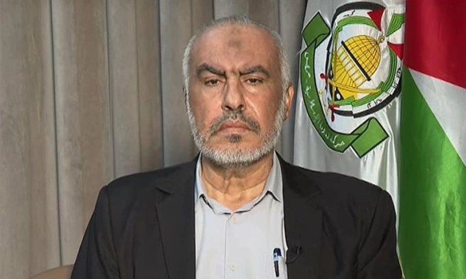 Quan chức cấp cao Hamas Ghazi Hamad trả lời phỏng vấn trực tiếp với Al Jazeera ngày 17/9. Ảnh: Al Jazeera