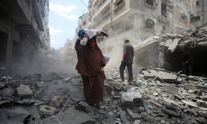 Đống đổ nát sau một cuộc tập kích của Israel ở Gaza City hồi tháng 8. Ảnh: Reuters