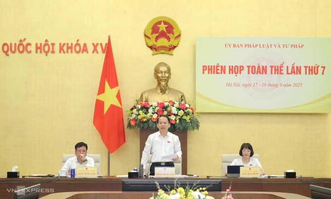 Phiên họp toàn thể Ủy ban Pháp luật và Tư pháp. Ảnh: Xuân Hoa