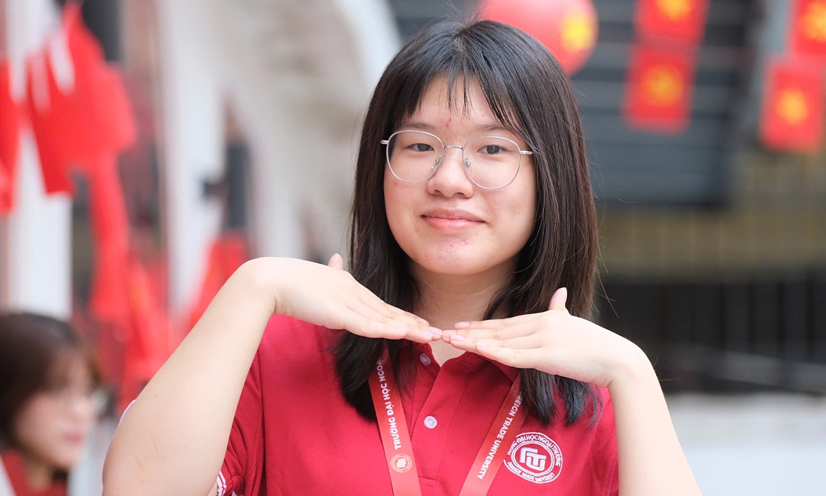 Nữ sinh 'trường làng' là thủ khoa Ngoại thương với SAT top 1% thế giới