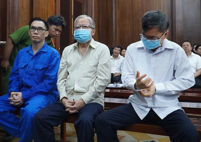 Ông Huỳnh Thế Năng (phải), Nguyễn Thọ Trí tại tòa. Ảnh: Hải Duyên