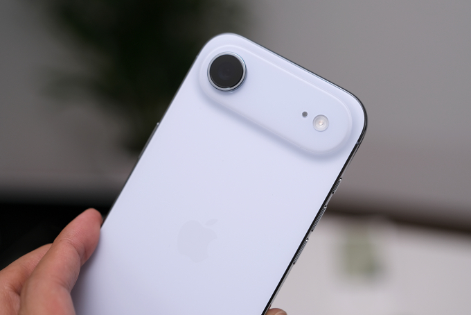 Thiết kế siêu mỏng của iPhone Air. Ảnh: Gizmodo