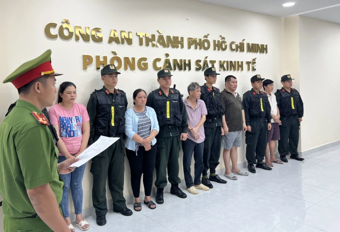 Đường dây buôn lậu hàng nội thất về TP HCM - 1