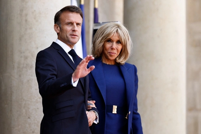 Tổng thống Pháp và phu nhân tại Dinh Elysee ở Paris ngày 8/6. Ảnh: AFP