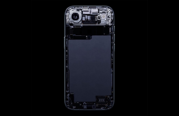 Cấu trúc bên trong iPhone Air được thiết kế để tối đa hóa không gian cho pin. Ảnh: Apple