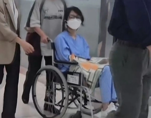 Cựu đệ nhất phu nhân Hàn Quốc Kim Keon-hee tại bệnh viện ở Seoul hôm 18/9. Ảnh: MBN
