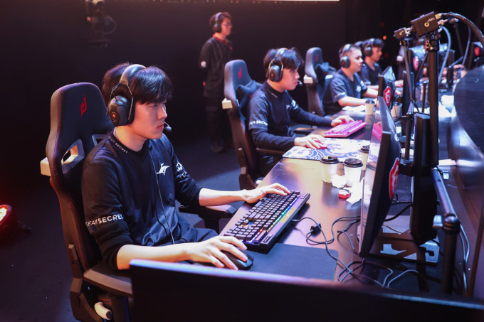 Game đấu đầu tiên.