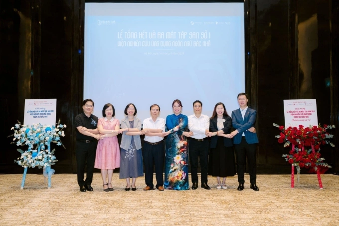 Hội đồng khoa học Viện Nghiên cứu Ứng dụng Ngôn ngữ Bác Nhã trong sự kiện ngày 14/9. Ảnh: Viện Bác Nhã