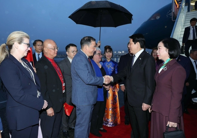 Chủ tịch nước Lương Cường tại sân bay Boeing Field, thành phố Seattle thuộc bang Washington, sáng 21/9. Ảnh: TTXVN