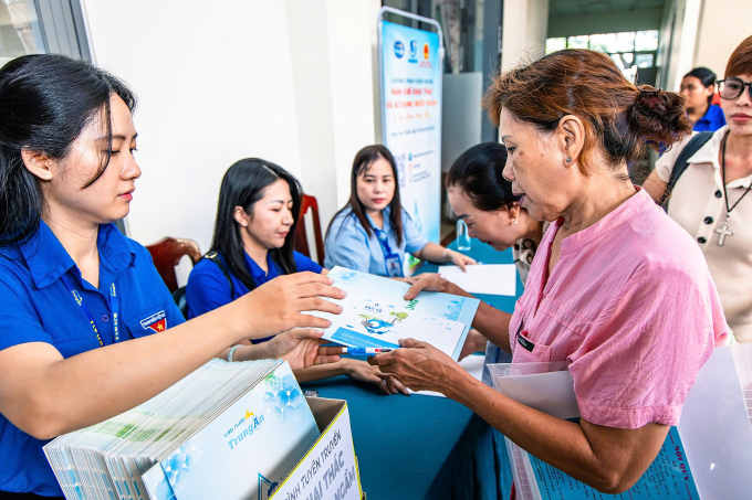 Sawaco tổ chức loạt hoạt động tuyên truyền Hạn chế và khai thác sử dụng nước ngầm vì sức khỏe cộng đồng sáng 20/9. Ảnh: Sawaco