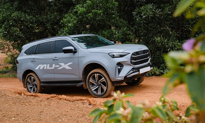 Isuzu mu-X là xe duy nhất tăng trưởng dương trong tháng 8. Ảnh: Tùng Đinh