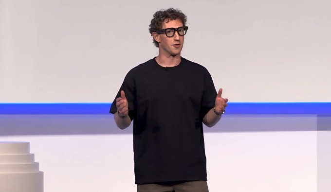 Mark Zuckerberg giới thiệu kính Ray-Ban Display và vòng tay mới tại hội nghị Meta Connect 2025 ở Menlo Park, California. Ảnh: Meta