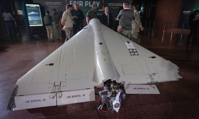 Xác UAV Nga được Ukraine trưng bày tại hội nghị quốc tế ở Kiev hôm 27/6. Ảnh: AP