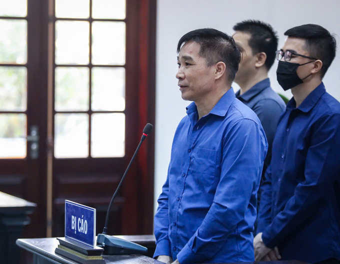 Bị cáo Nguyễn Đức Bình nghe tuyên án. Ảnh: Hải Duyên
