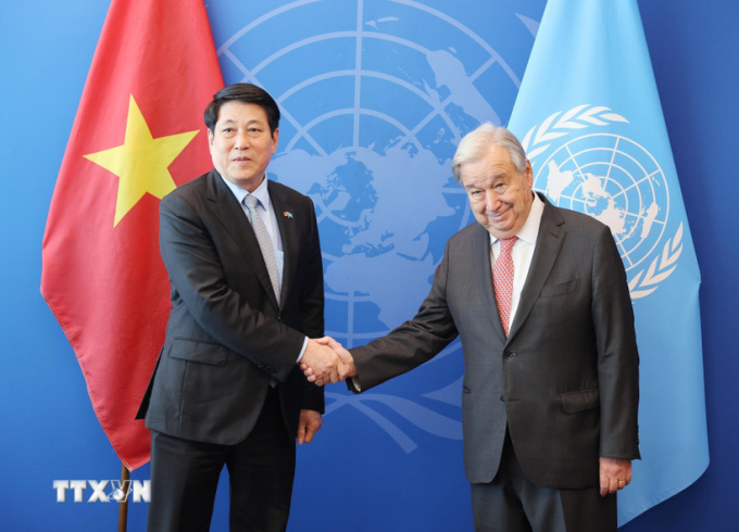 Chủ tịch nước Lương Cường bắt tay Tổng thư ký LHQ Antonio Guterres trong cuộc gặp tại New York ngày 22/9. Ảnh: TTXVN