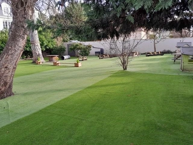 Trường Montessori Quốc tế Maisons-Laffitte ới sân chơi 500 m2, dạy trẻ từ 3 đến 11 tuổi. Ảnh: France 3