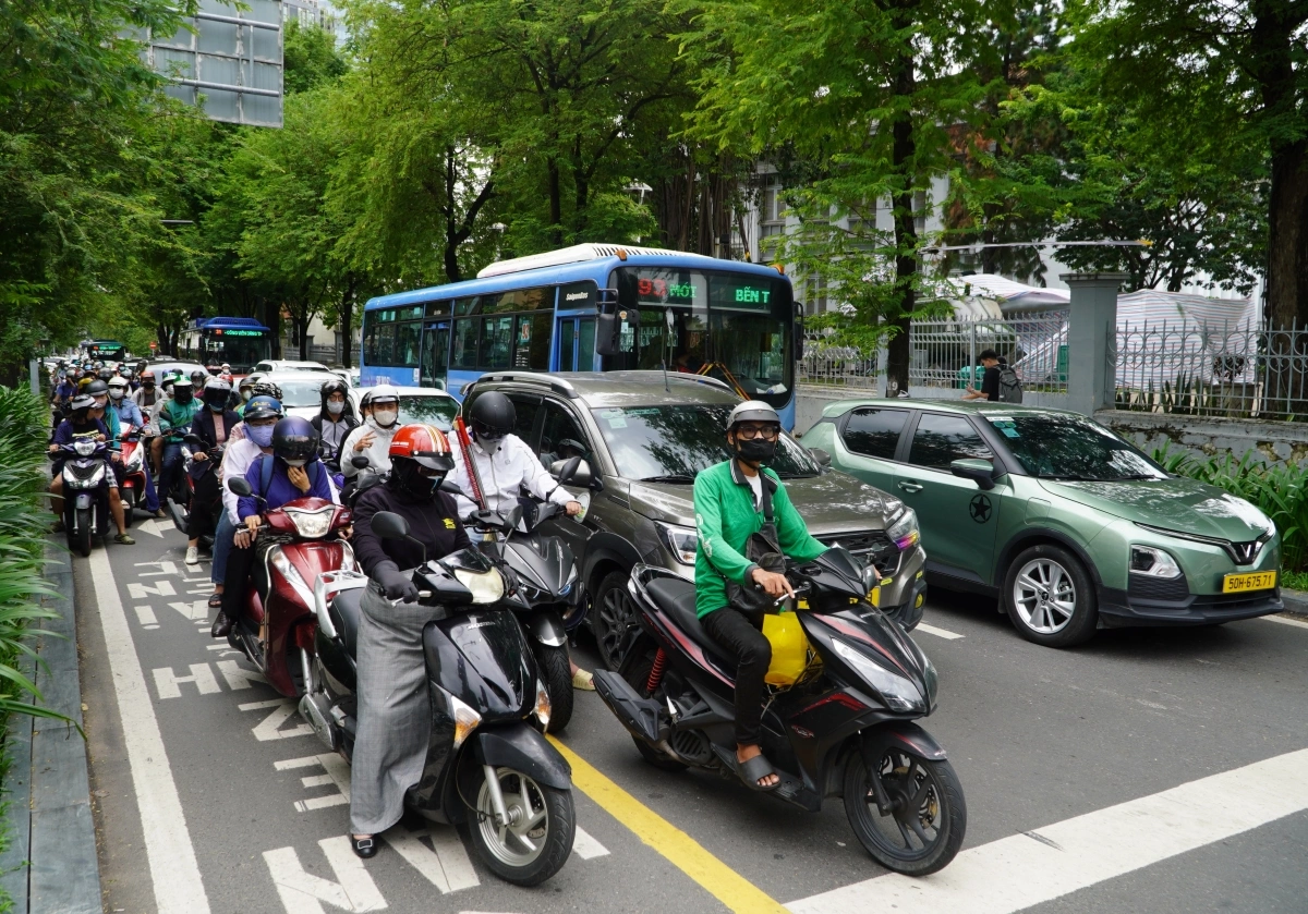 Vạch kẻ mắt võng ở loạt giao lộ TP HCM bị 'vô hiệu'