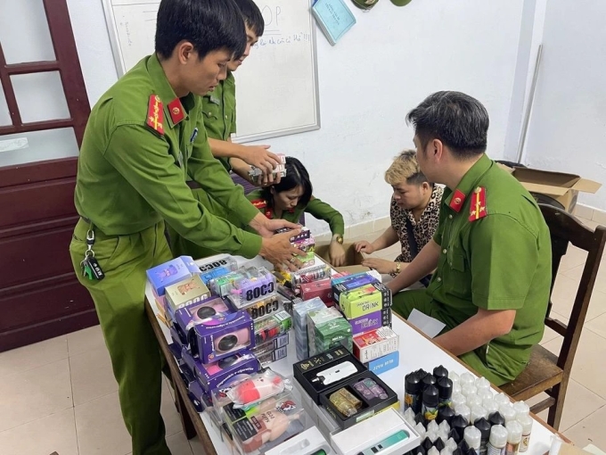 Nhiều đường dây mua bán thuốc lá điện tử gần đây liên tục bị triệt phá. Ảnh: A05