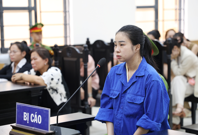 Lê Thị Cẩm Tú tại phiên xét xử ngày 24/9. Ảnh: Tiến Tầm