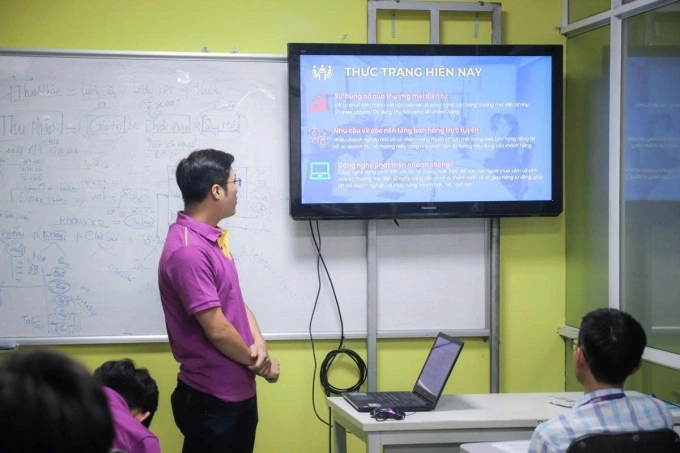 Sinh viên Bachkhoa-Aptech bảo vệ đồ án thực tế trước các doanh nghiệp, tập đoàn. Ảnh: Bachkhoa-Aptech