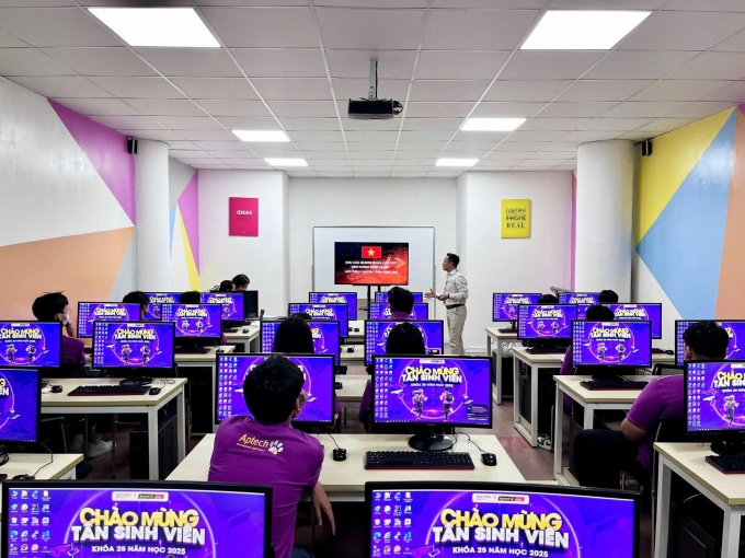 Sinh viên Bachkhoa-Aptech học với thiết bị hiện đại. Ảnh: Bachkhoa-Aptech