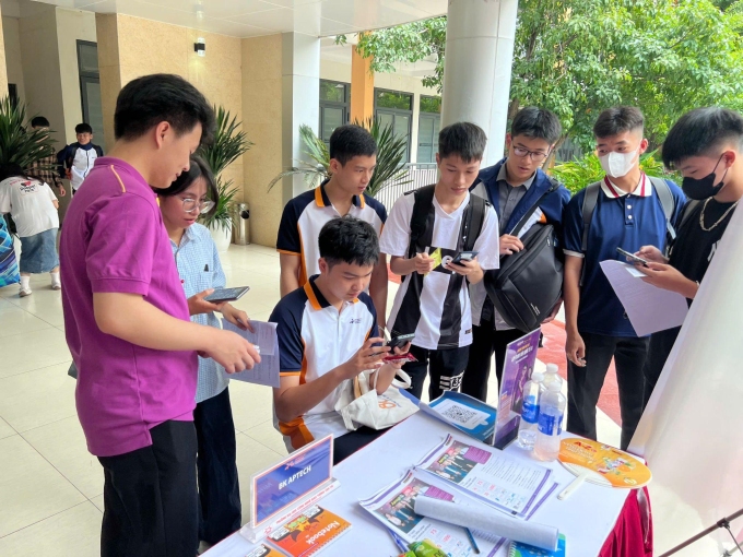 Bachkhoa-Aptech giới thiệu chương trình đào tạo AI cho sinh viên. Ảnh: Bachkhoa-Aptech